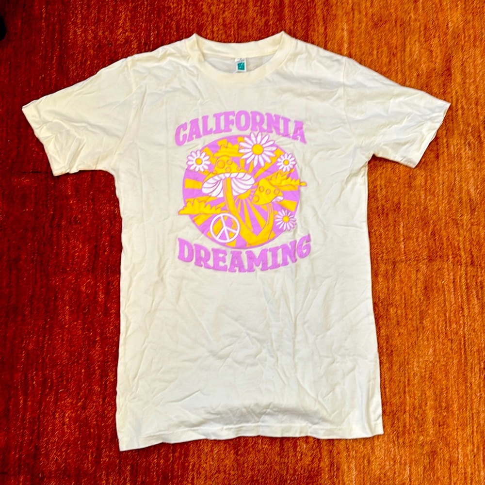California Dreaming men’s t-shirt in yellow and purple